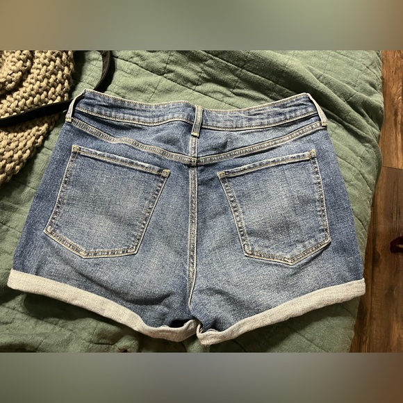 OLD NAVY OG STRAIGHT SHORTS - Picture 2 of 3